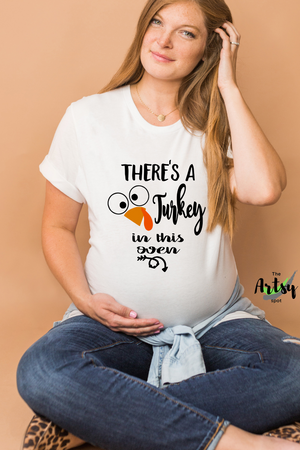 There's a turkey in this oven, baby reveal shirt for Mom, Fall maternity shirt, Thanksgiving pregnancy shirt, Maternity thanksgiving shirt, funny maternity sayings